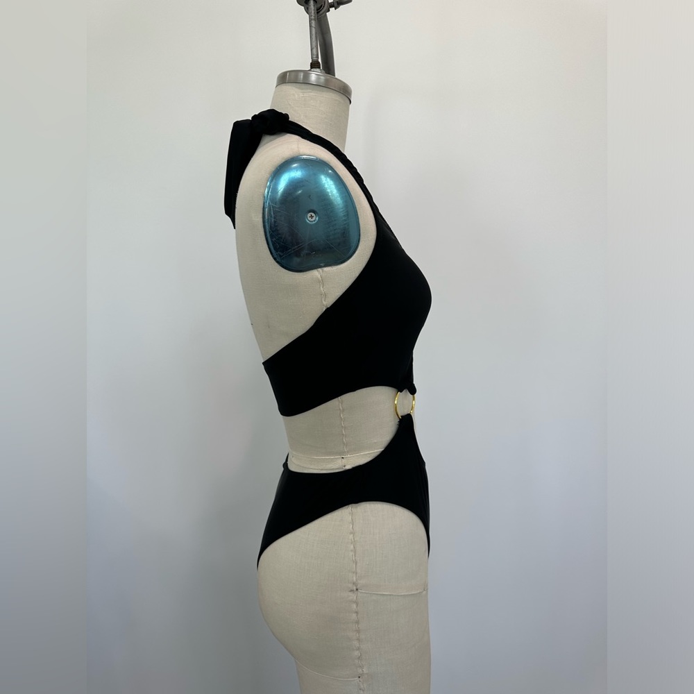 Monokini - Picture 3 of 4